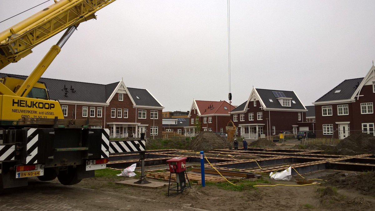 degeusjohn's tweet photo. De eerste fundering is gestort #Duingeest #Monster. Kopers @bpd_nl_zw gaan we ook hier een maatwerk woning leveren! https://t.co/UmFZSQPlWm