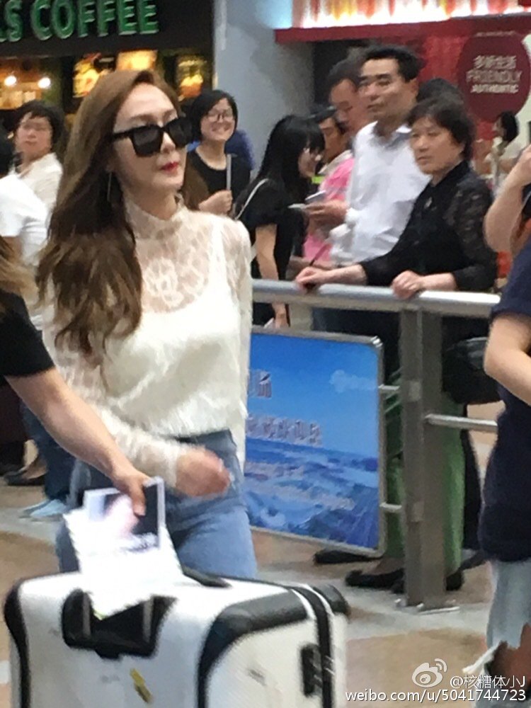[PIC][03-06-2016]Jessica khởi hành đi Bắc Kinh – Trung Quốc vào chiều nay CkB-5opUUAANgBl