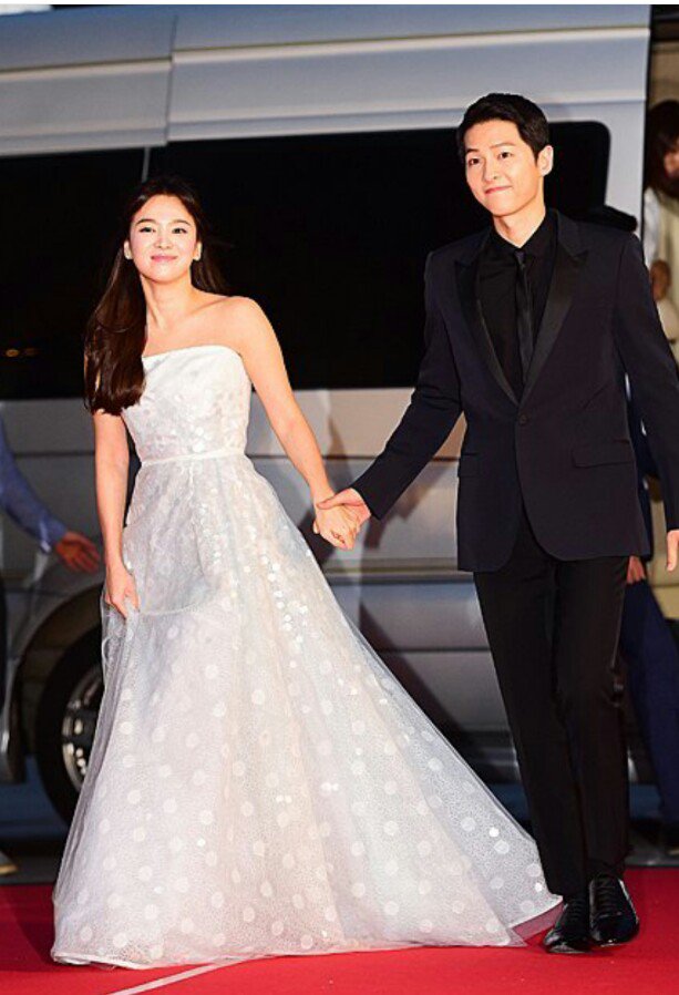 Reya_AM's tweet photo. Can't stop smiling :) these two!!!
#SongsongCouple
Cto https://t.co/W32NorMHci