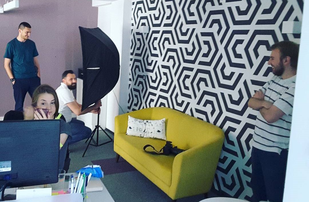 hyper_arrow's tweet photo. Behind the scenes 😎
#HyperArrow #team #photoshoot https://t.co/PjtGDLFuqr