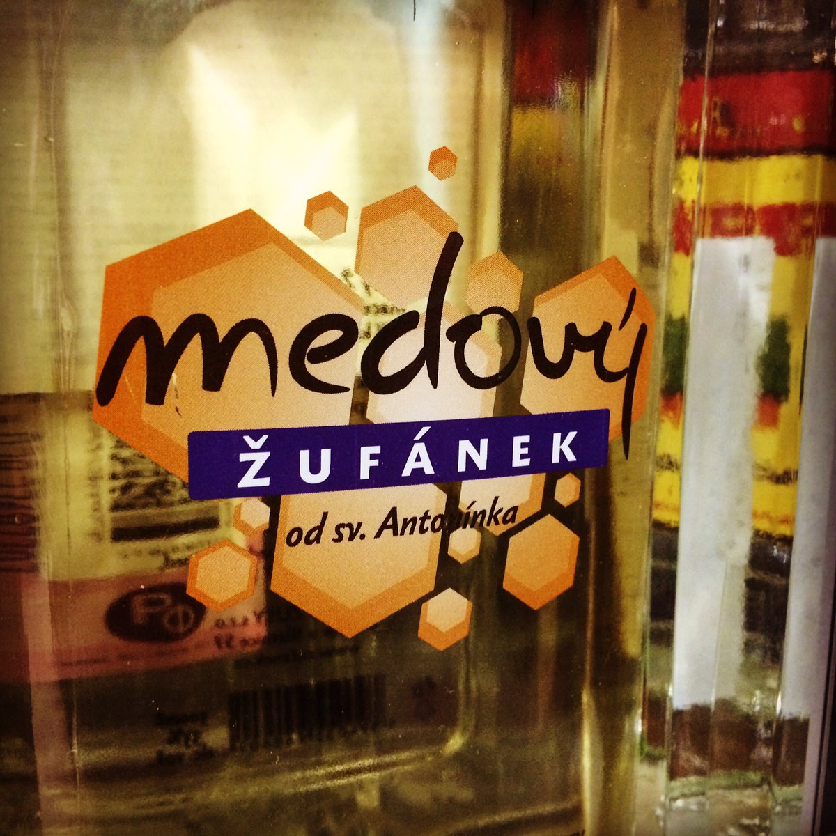 ElvinoRu's tweet photo. Медовый Жуфанек - настойка из медовых сот в мягком медовом дистилляте. 1271₽. https://t.co/IGBYxsczjT