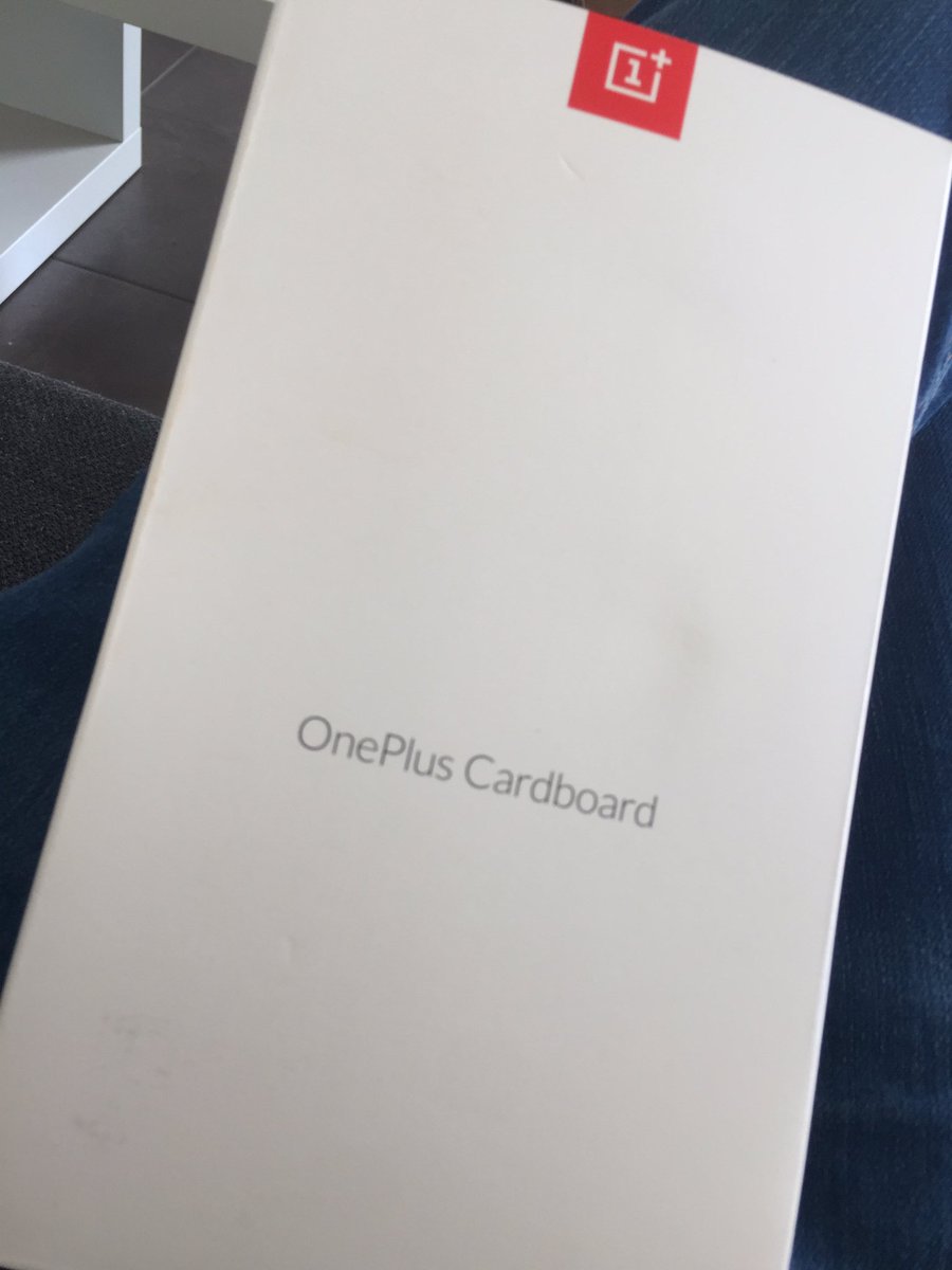 kalynoh's tweet image. En attendant mon #OnePlusLoopVR j'ai un super cadeau grace à #JDGBox #Cardboard