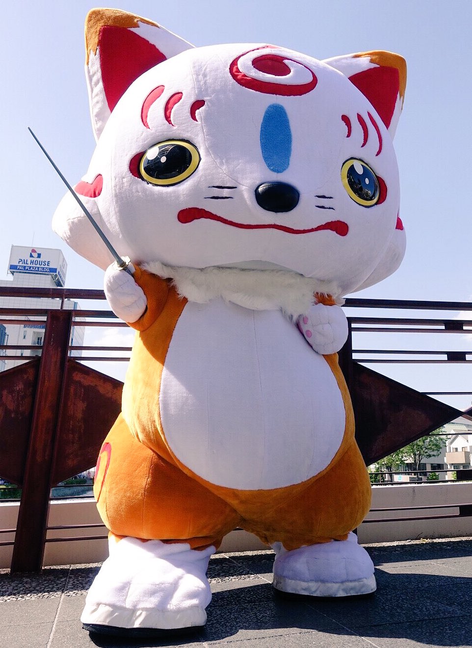 刀剣乱舞 本丸通信 公式 お知らせ 明日4日 奈良県 明日香村で開催の いろはに刀剣 古今東西 名刀を識る にこんのすけが参ります 12時半ゆるキャラショー出演の他 13時以降撮影会を予定しています お楽しみに 刀剣乱舞 とうらぶ