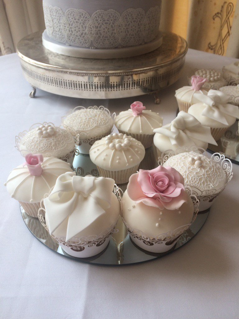 daisychaincake's tweet photo. #londonwedding #vintagecupcakes https://t.co/oWPGr4u6xN