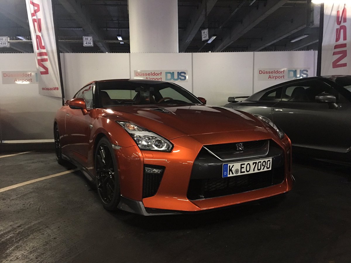 TmarTn's tweet photo. RT for Orange, Like for Silver #NissanGTR https://t.co/sBgkj4586F
