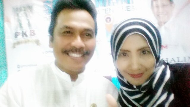 DPCPBGresik's tweet photo. Waaahh.... Selfi with Bapak Qosim Wabub Gresik hebohh... Di acara pelatihan SOCIAL MEDIA DPC PKB Kabupaten Gresik 😎 https://t.co/Y2xb4UePMD