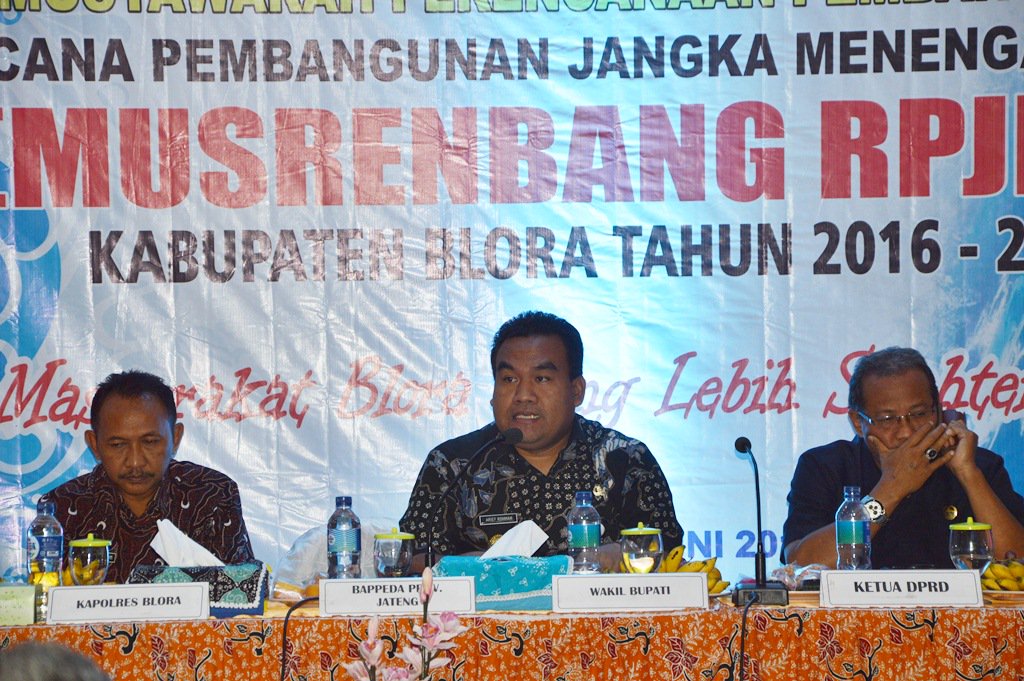info_Blora's tweet photo. Pemkab Tetap Akan Bangun Pasar Blora di Gabus - https://t.co/2aj9uAk9D5 #beritablora https://t.co/Gz9mgVhKcB