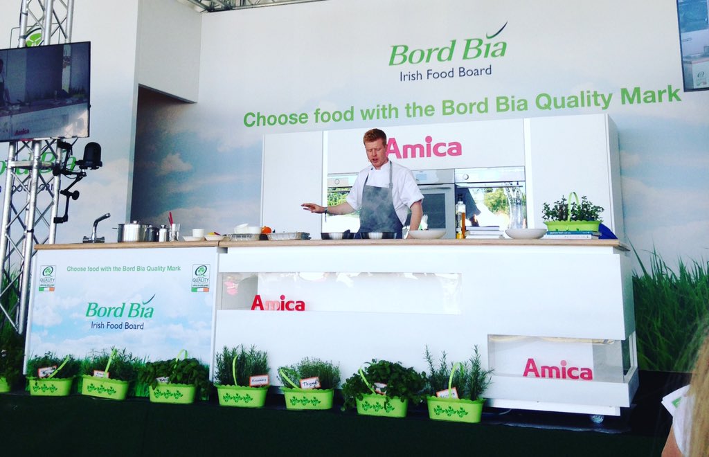 gracebeforemeal's tweet photo. Potato Love 💚 with @MarkMoriarty1 @Bordbia Spanish style with chorizo&amp;prawn #Bloom2016 https://t.co/NKvpgQfLhl
