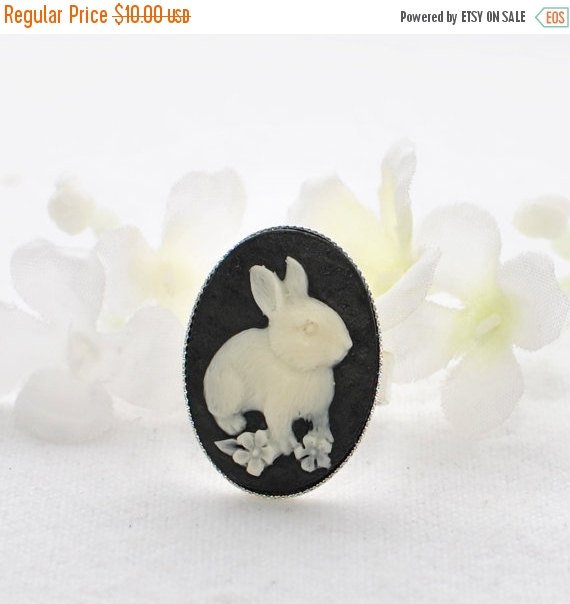 LavenderRabbit's tweet image. Bunny Cameo Rabbit Ring - Rabbit Love - Bunny Ring - Bunny Rabbit Jewelry… etsy.com/listing/270031… #Etsy #RabbitRing