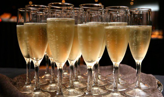 aecava's tweet photo. Nos gusta: El #Cava mejora la memoria debido al ácido fenólico presente en las uvas https://t.co/r7y0nNxg33 https://t.co/R8TZo7Jbk7