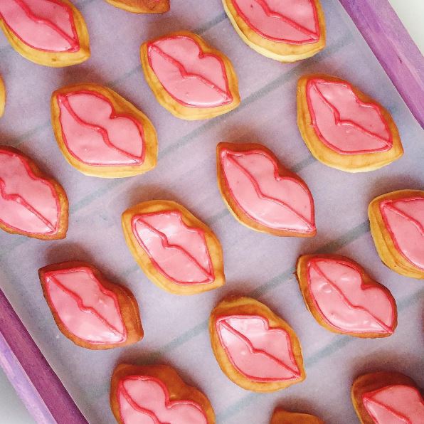 LuluGuinness's tweet photo. We've got our eyes on these delicious looking lips donuts by @vickysdonuts this #NationalDonutDay https://t.co/28QzBaGsLv