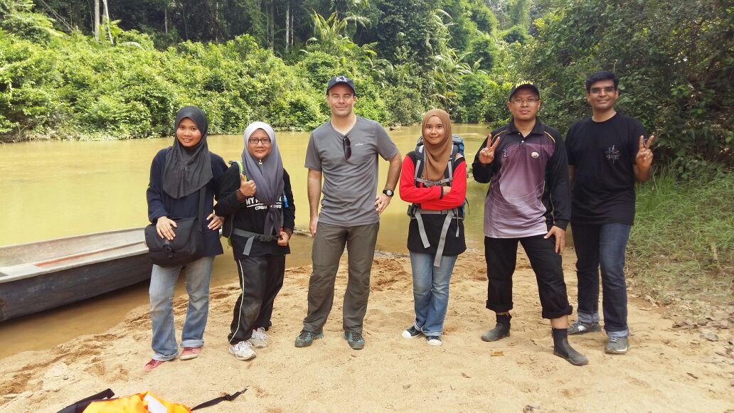 mmyusoff's tweet photo. @EvolvaTweets @umpmalaysia @biotechcorpmy Team Evolva meets Team UMP to #sniff! https://t.co/eklPVdrslQ