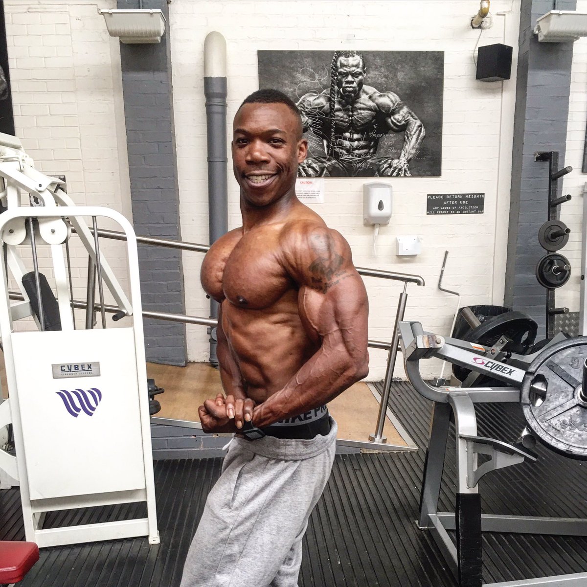 DAIMODASHrdcj's tweet photo. Flex Friday πͺπ½π₯ I'm sure @KaiGreene agrees @EmporiumGym #fitfam #Dashphysique #bodybuilding #flexfriday https://t.co/oNJzHWvoLy