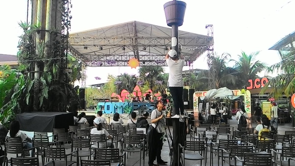 OPEN GATE! Buat temen- temen, yuk segera merapat ke TheBreeze, untuk closing ceremony COMMFEST 2016.