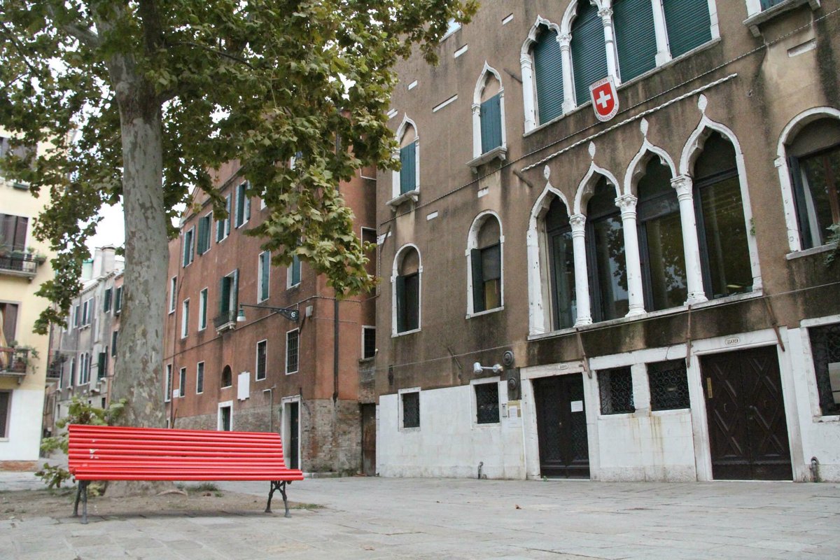 JoshFullan's tweet image. Nice shout out 4 #DTadvice by #sitTO's @stasu16 @metromorning. Foldable chairs hopefully thin edge of seating wedge