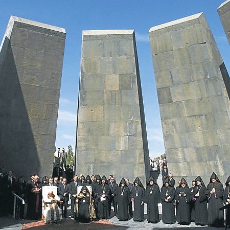 11 "Türk" kökenli Alman Milletvekili Ermenistanda coşkuyla bekleniyor.Cem Götdemiryan tecrübesiyle kafile bşk.olacak