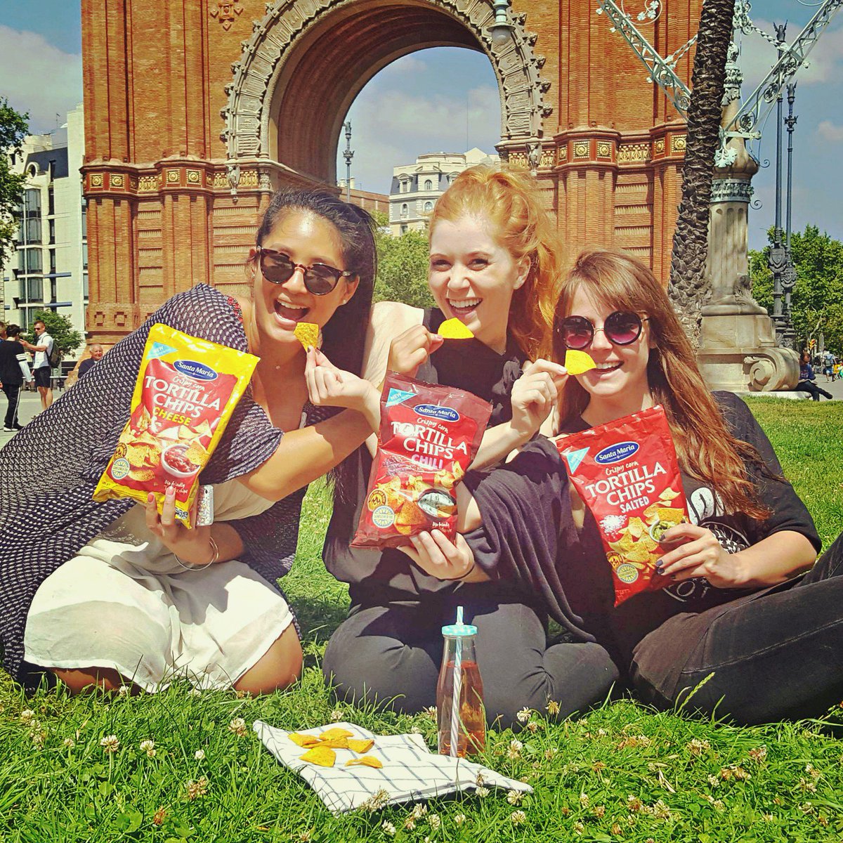 Una giornata di sole, un pic nic tra amiche e tre differenti gusti di Tortilla Chips Santa Maria da condividere!