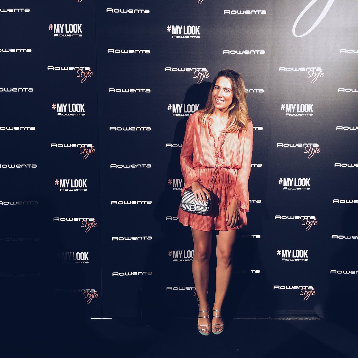 MonicaSors's tweet photo. Anoche en el gran desfile #RowentaStyle con @Rowenta_ES @MartaRiumbau &amp; #musbombon 🙌🏻👏🏻 #youtuber #fashion #blogger https://t.co/VK4pDDtZ5U