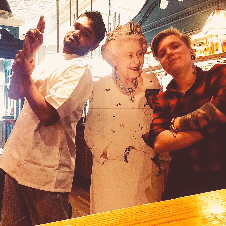 TheDukeW11's tweet photo. Have a lovely #Friday with #teamWellie #ChefSmiley and #TheQueen https://t.co/cobyzC6lo8