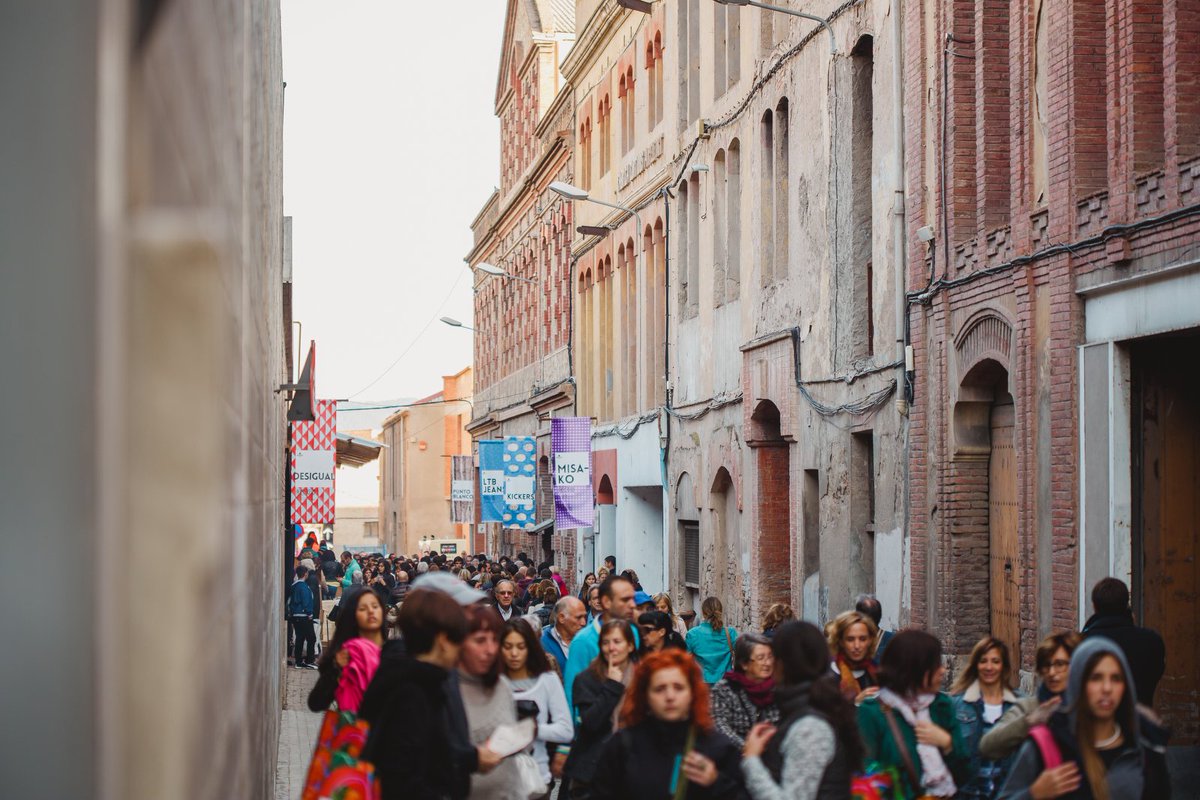 EstrellaDammCat's tweet photo. L'històric barri d'#Igualada es transforma en punt àlgid de tendències, street food i música. Ja és aquí @RECstores! https://t.co/cMo6laHyZL