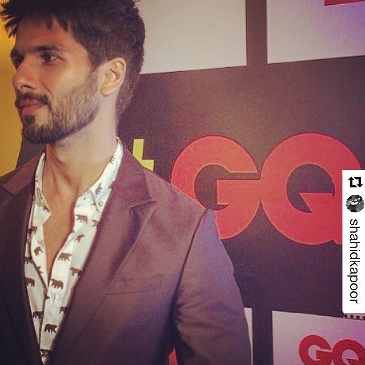 MenatMrButton's tweet image. The best man @shahidkapoor in a Mr button shirt for @koovsman 
#mrbutton #feelsharp #gqbestdressed