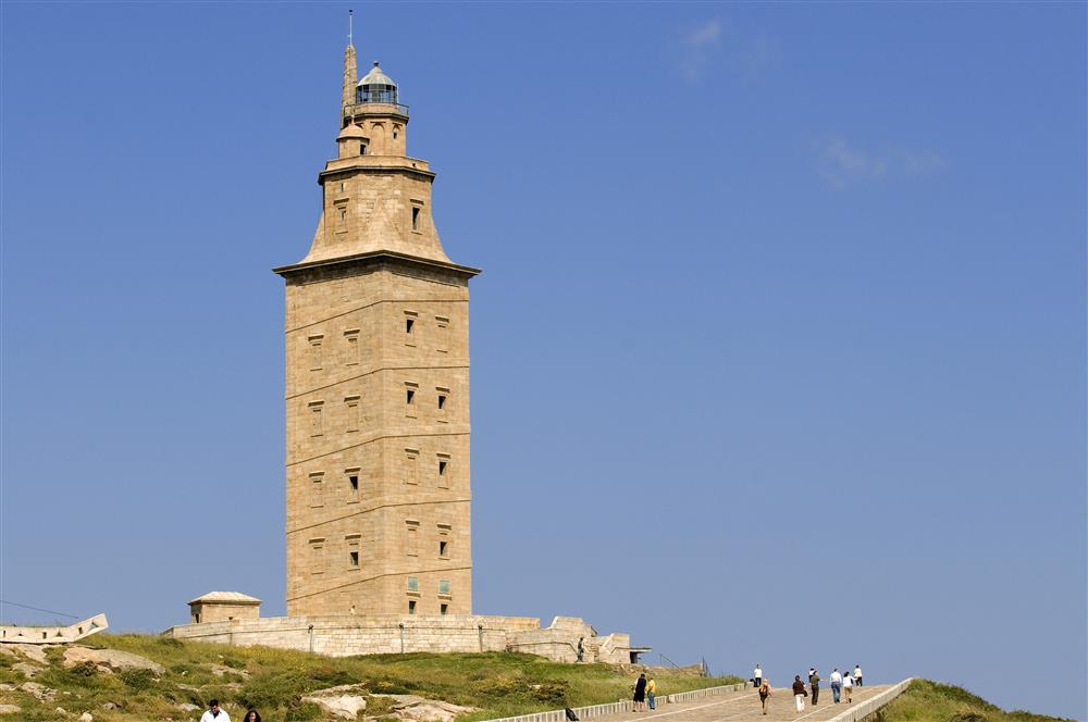 ViajesNG's tweet photo. ¡Nuevo TEST! ¿Cuánto sabes de estos monumentos de España? https://t.co/RBlxbuyf2q https://t.co/uTM5IHlH62