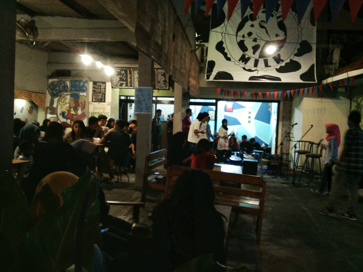 demakomunal's tweet photo. Mc sudah membuka acara, yang mau datang, tenang, masih ada kursi kosong buat kalian yg mau seru-seruan bareng https://t.co/Kca23ROHkT