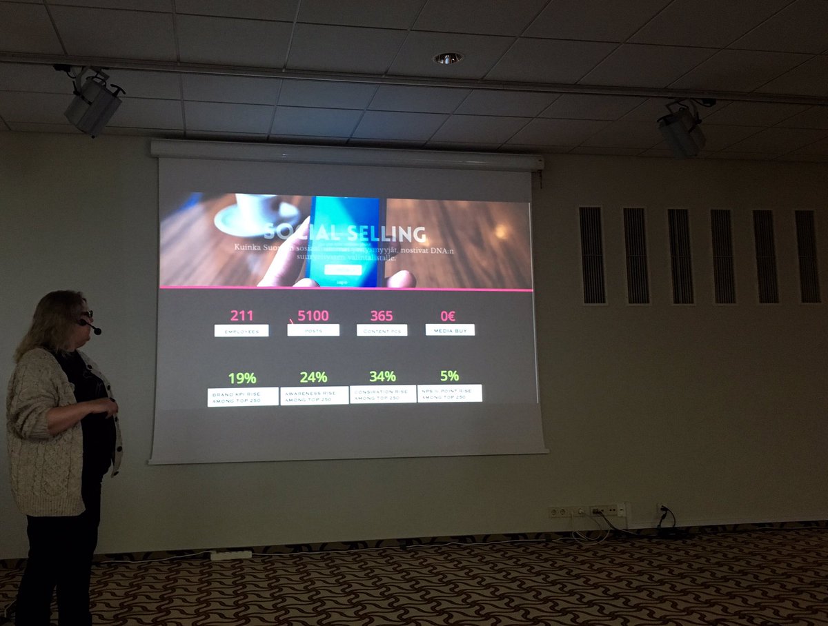 GoldenHammerEU's tweet photo. @kittikatti showing what can happen if social selling is done well #GHEU2016 https://t.co/rjsDRMuIXv