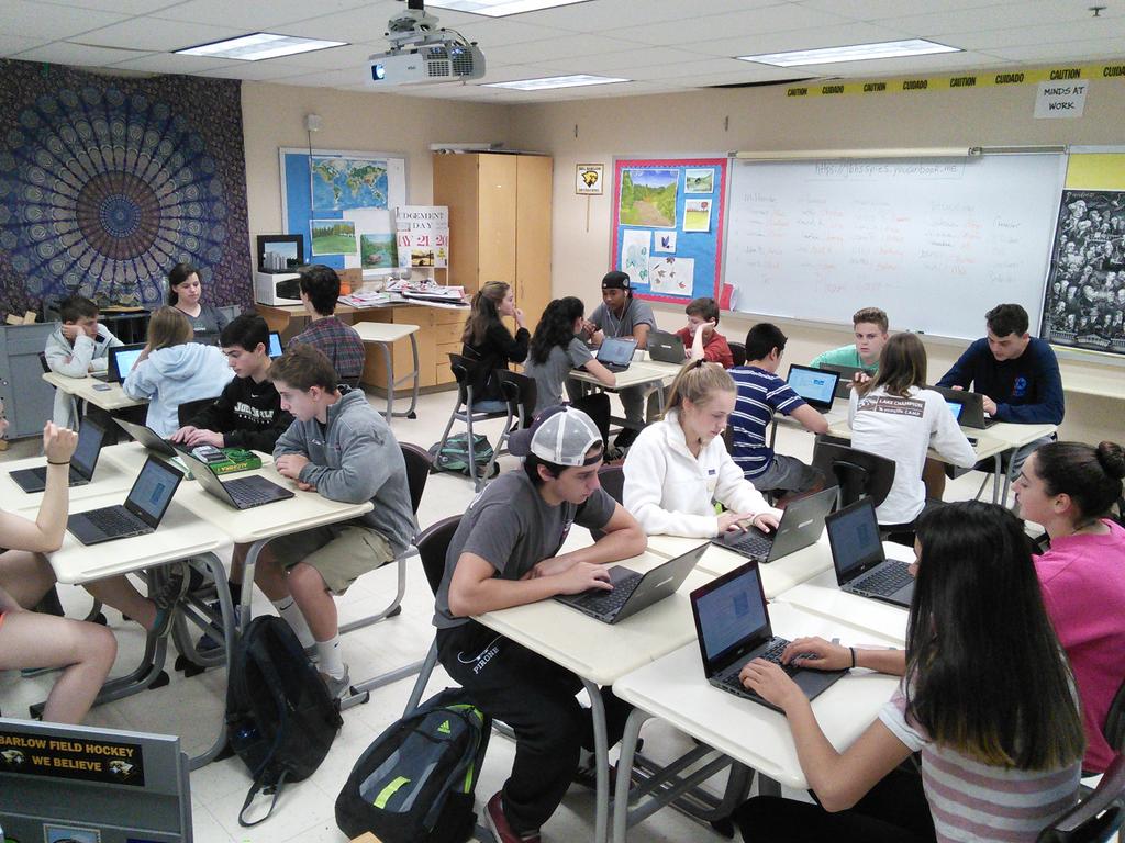 MsWJBHS's tweet photo. Solving the problems of global coexistence: Western Traditions final experience #jbhsfalcons https://t.co/I5oNGnZrFo