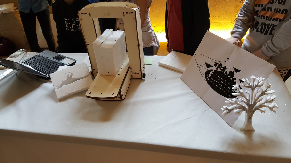 savantures's tweet photo. #savnum16 ateliers découpe à fil chaud https://t.co/w2zKvj7Z0O