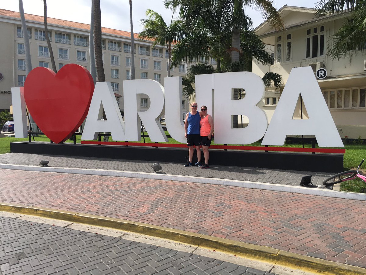 KatieDWales's tweet photo. #aruba #pinkbikes #capital https://t.co/qAvlkWoiFv