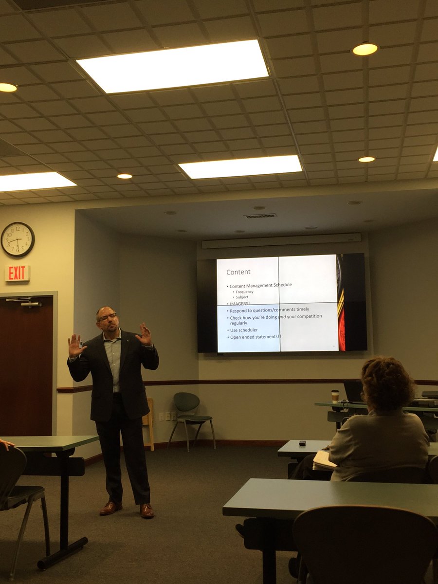 Seems right to post as our VP for Marketing speaks to Gallia business owners about social media! #RioPride <a href="/RioEdu/">EduRio</a>