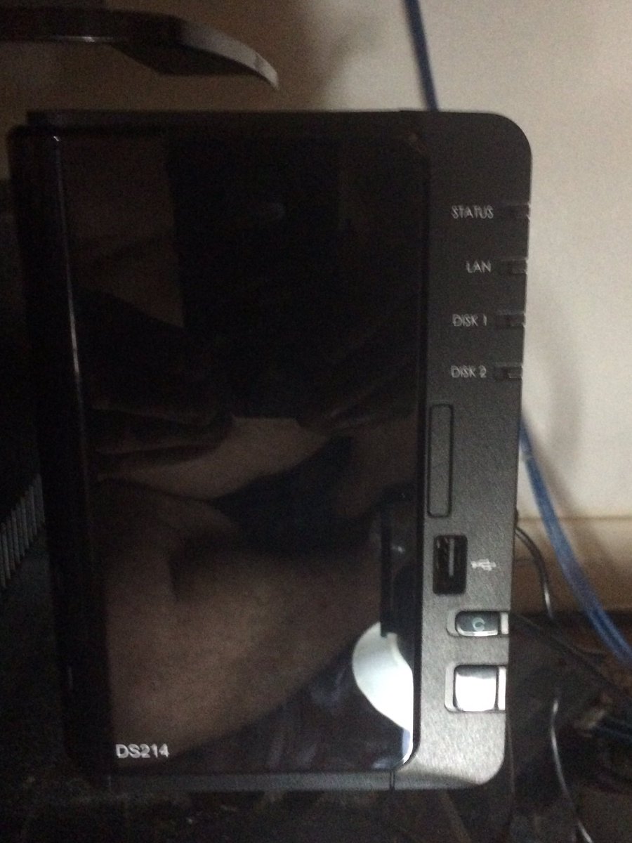 JeremyPalmer7's tweet image. Here is front of NAS - no lights showing after it shut down 12 hours ago and it won&apos;t start #NASissues