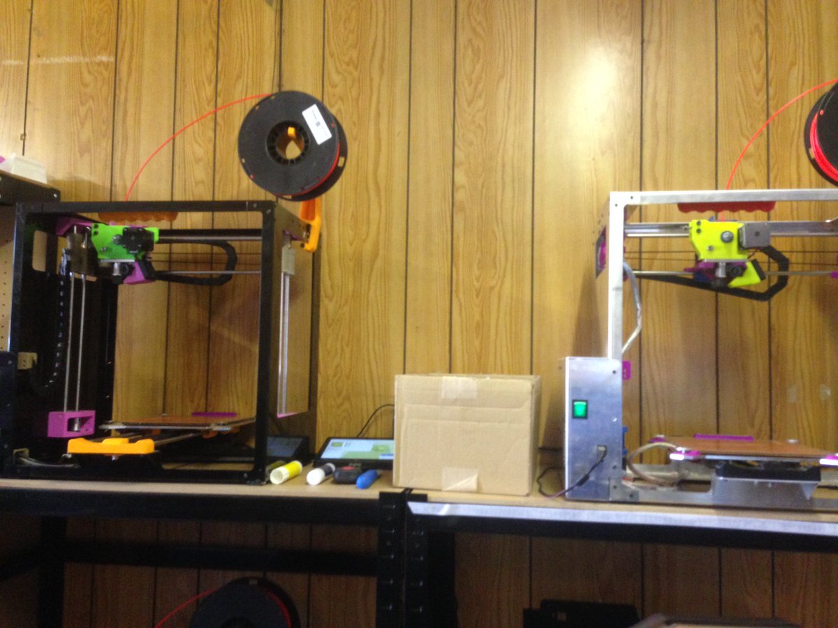 3DPrintcouk's tweet image. Original 2 beta models take a 5 minute break b4 next load of printing #3dprinting #stillgoingstrong #FDM #Blitz3D