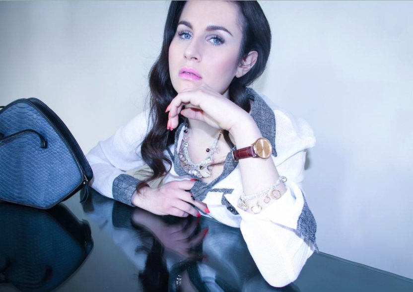 @SamMichelle1989 looking stunning in <a href="/Jessie_Liu_Co/">JESSIE LIU</a>, <a href="/TINALILIENTHAL/">Tina Lilienthal</a>, <a href="/kennettbrand/">Kennett</a> &amp; <a href="/FeatherM_London/">Feather.M</a> #shopthelook