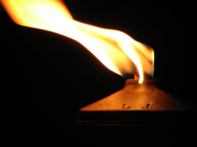 GetSmartfx's tweet image. This #WhiskeyBottle #TikiTorch is perfect for #BachelorPads. bit.ly/1WNudRO