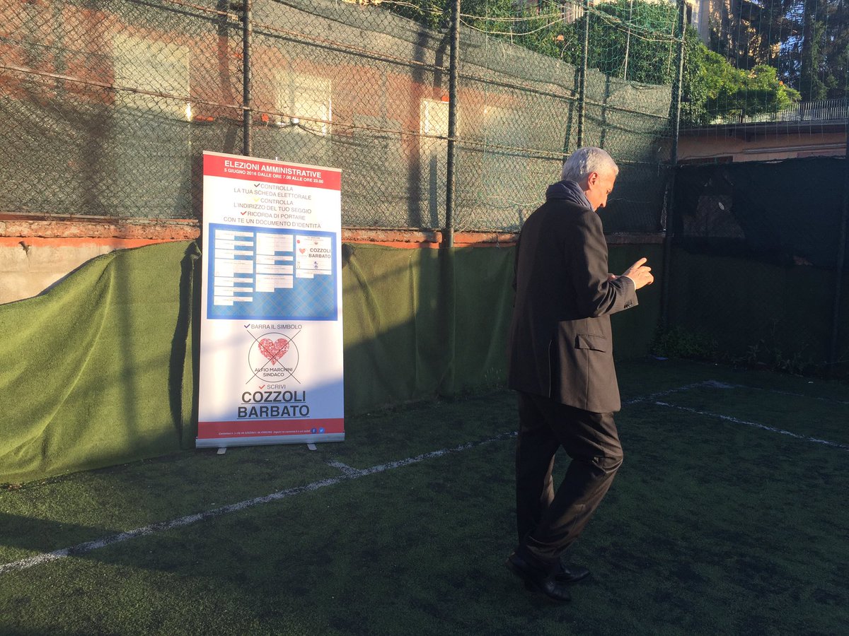 LCiocchetti's tweet photo. #ConRoma aspettando gli @Europei2016 😜in gol con @IgnazioCozzoli @francescabarb71 e @pietrosbardella https://t.co/J1bnHiLOmY
