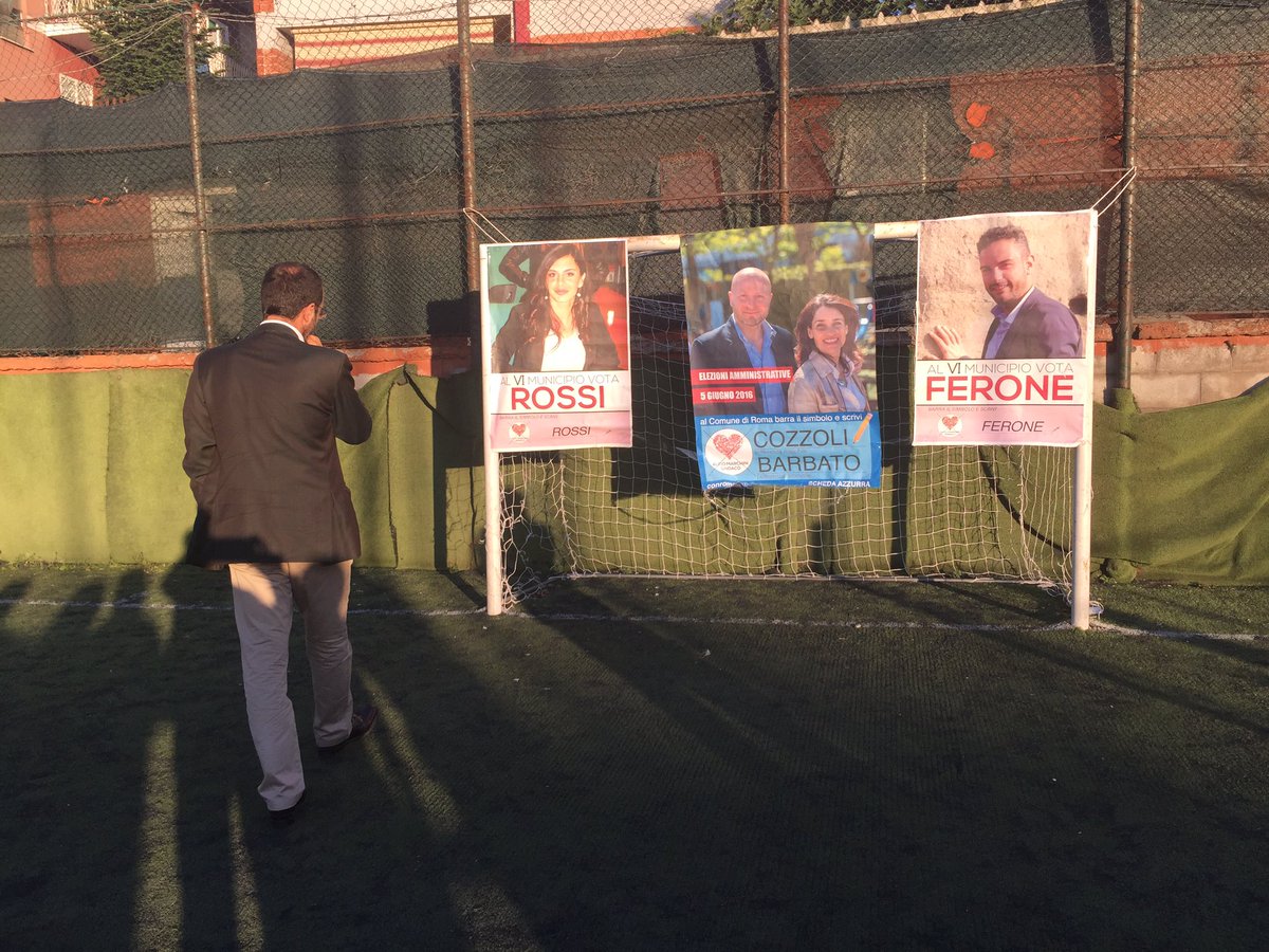LCiocchetti's tweet photo. #ConRoma aspettando gli @Europei2016 😜in gol con @IgnazioCozzoli @francescabarb71 e @pietrosbardella https://t.co/J1bnHiLOmY