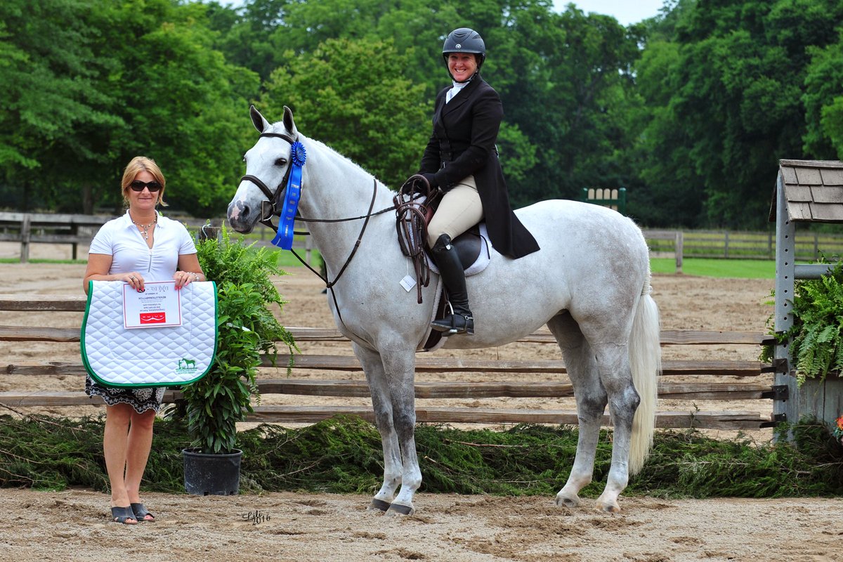 BrownlandFarm's tweet photo. Super happy for Julie Curtin &amp; Enticement for winning today's Hunter Derby! #animo #wilkerspads #smartpak #money https://t.co/f8zKrh7JXs