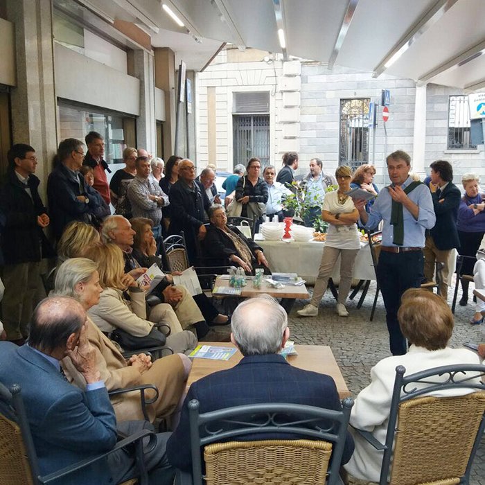 galimbertidav's tweet photo. Oltre 100 persone a #Biumo per la presentazione del #Progetto per la città che riparte! #VareseRiparteDavvero https://t.co/IcahkaR6fi