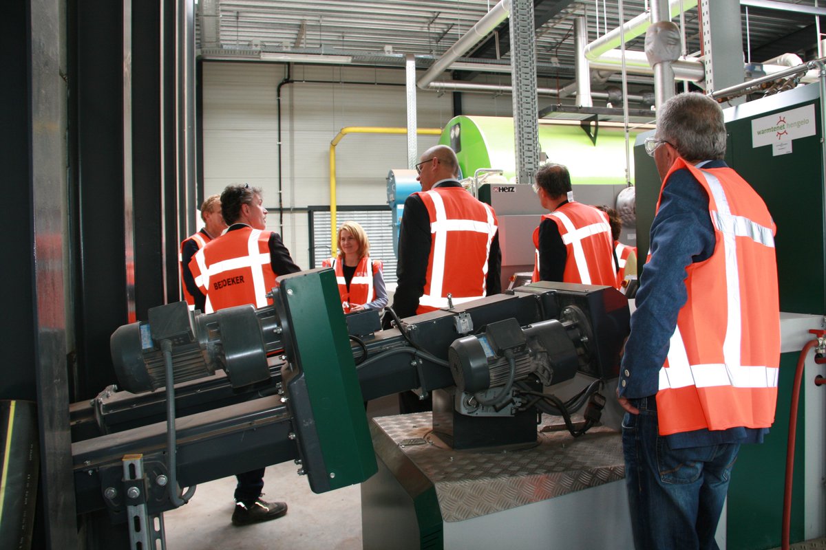 Bezoek @ministerieez aan <a href="/gemeentehengelo/">Gemeente Hengelo</a>. Aandacht voor duurzame energie @Marcel_Elferink opgewekt door <a href="/Warmtenet/">Warmtenet Hengelo</a>