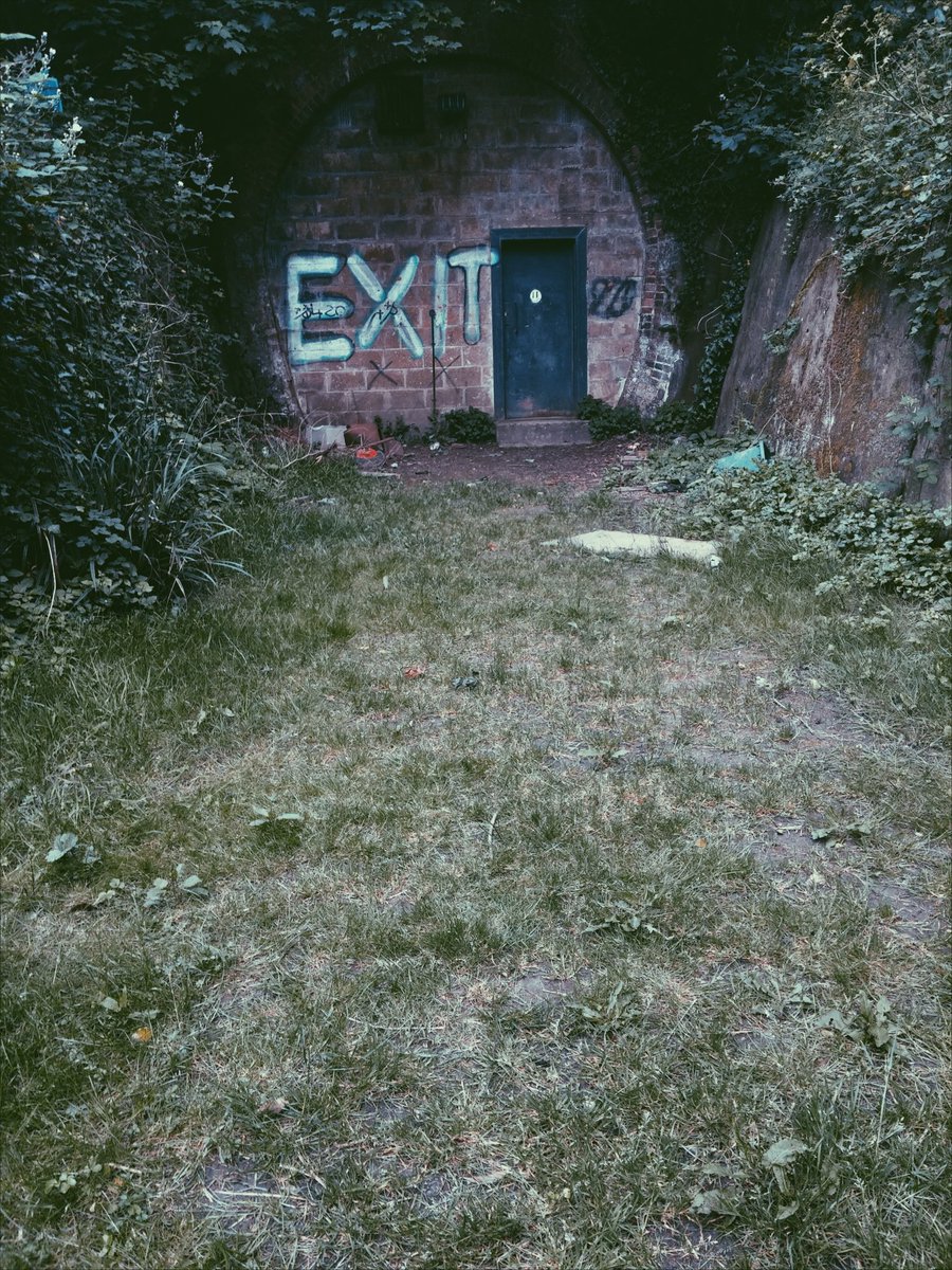 ThisIsSleepWell's tweet image. @Cowes people what is this building and who do i talk to to get inside??? #VSCO