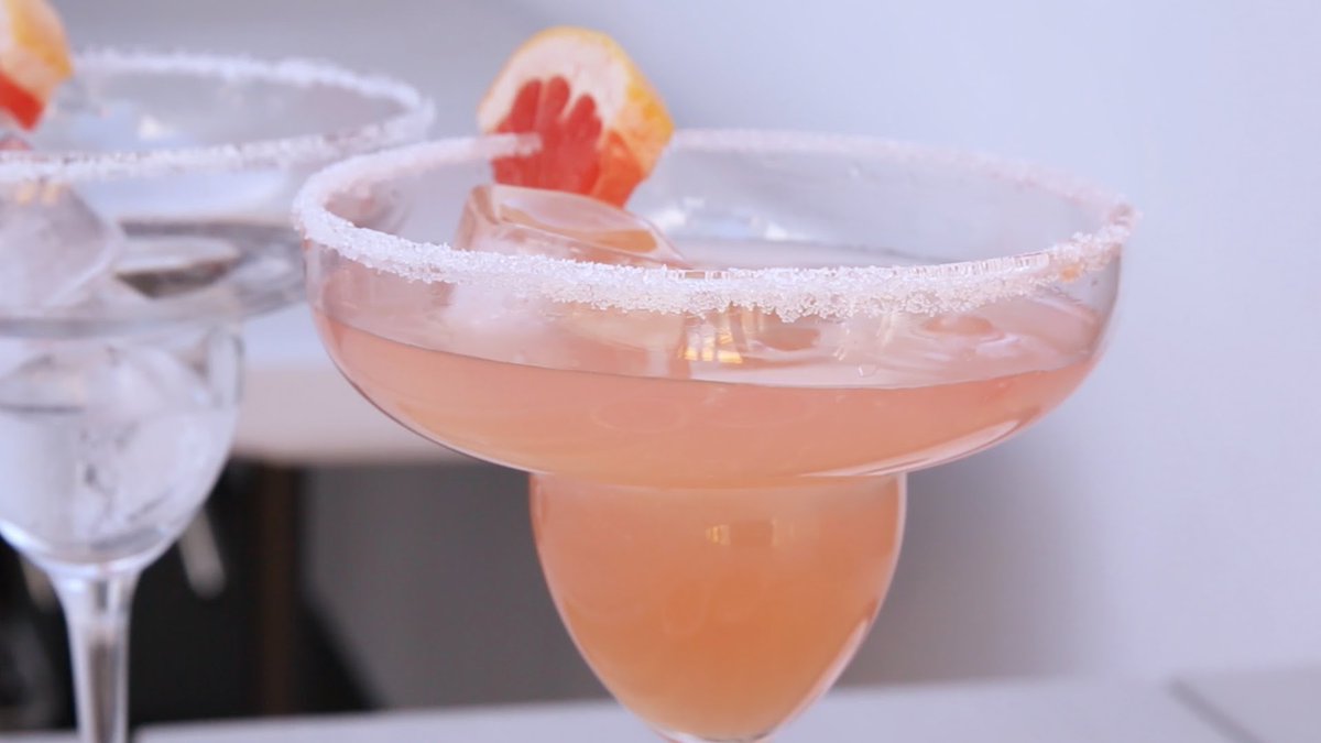 Proxibar's tweet photo. #Recette : Margarita rose au pamplemousse (via @Tasty)

https://t.co/0GmI7mNfqY https://t.co/5EiycQZHSQ