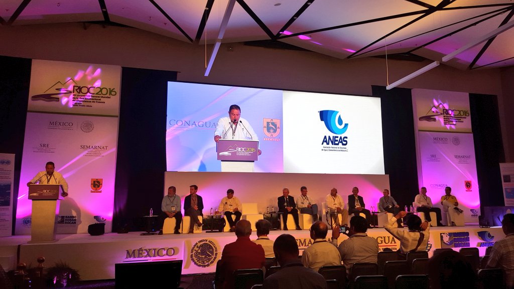 RiegoMexico's tweet photo. En el tercer día de actividades de #RIOC2016 se analiza participación de sectores económico y ciudadano #agua https://t.co/eW8CSDKtuc