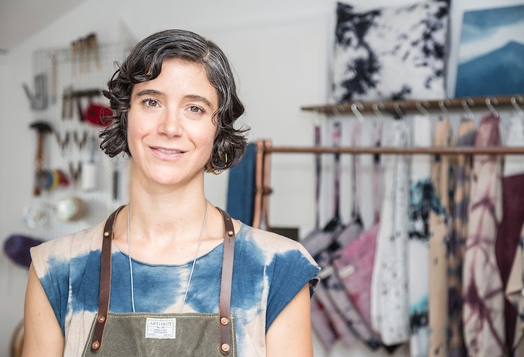 "I create pieces for the love of the process &amp; for my love of textiles" - <a href="/INDIGOANDSNOW/">Annabella Sardelis</a> ow.ly/OABz300A7qj