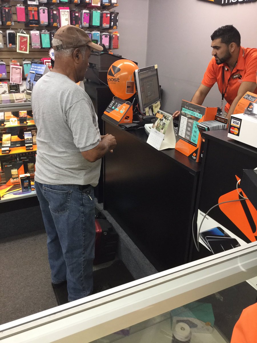 mattmboost's tweet image. Selling family plans and free giveaways ! #colormeorange #boosTtakeOver @LauraMcLaugh96 @Kpalet5