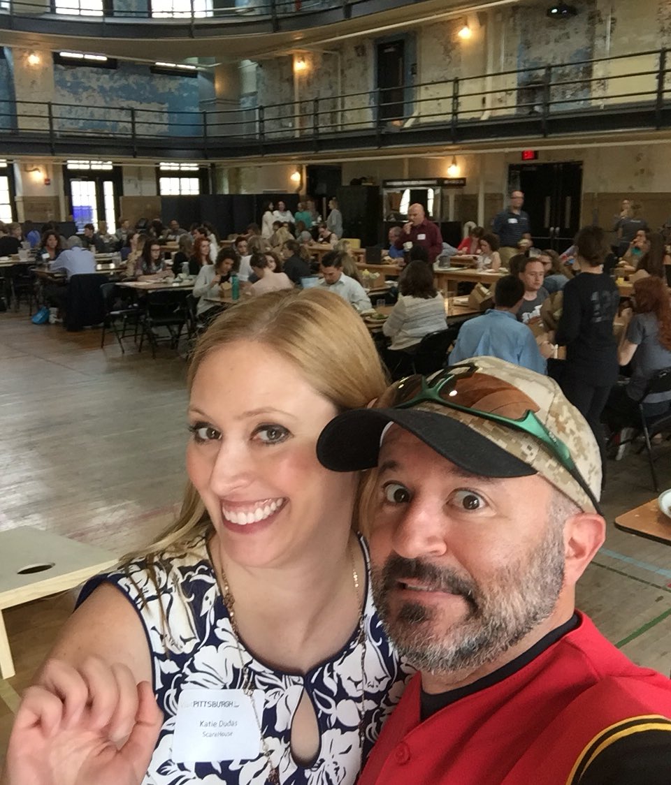 bigbenzaburgh's tweet photo. Oh oh π°π°@Kdudders @ScareHouseScott nooooo Da Bunny is in the house!! ππͺπΌππ Nice to see Yinz #BeDigitalPGH #SoMePGH https://t.co/cQpRxIk7JJ