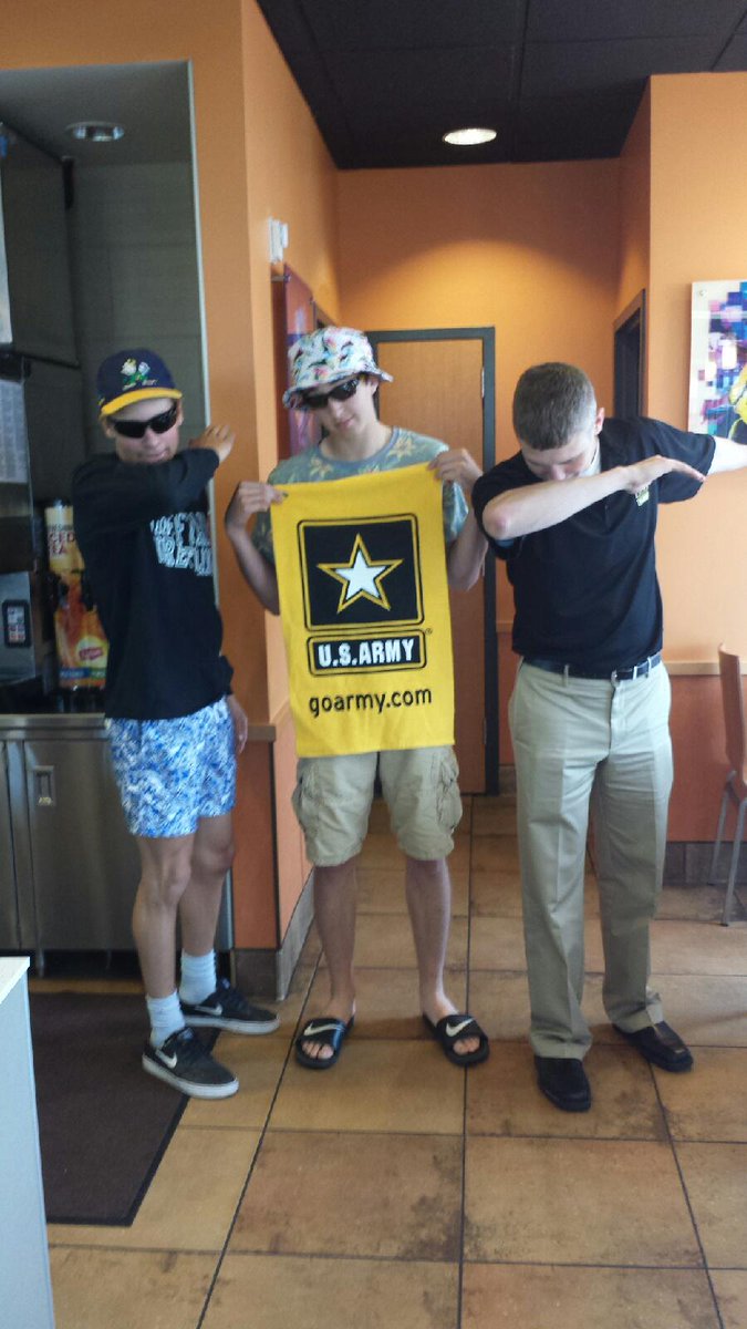 SfcLind's tweet photo. @SpartanCoBlitz @tacobell #shady #oscealo HS #swag #dabpic #surfsup #flippyfloppies https://t.co/JzR7PcTRMX