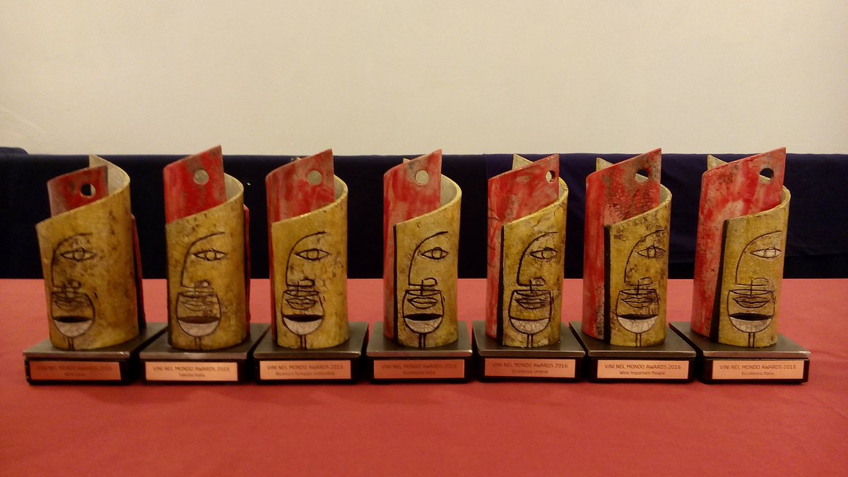 VininelMondo's tweet photo. #vnm2016 pochi minuti alla cerimonia degli Awards @ComunediSpoleto https://t.co/4ZamqMaL4F