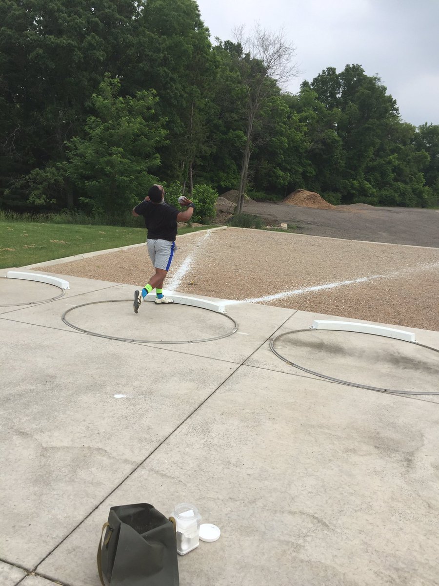 ZHS_track's tweet photo. Final practice. State tomorrow at noon. He's ready to go! @Dedicated_Devil #throwfar https://t.co/GaC0Yi9WB9